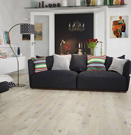 favorit-diele-eiche-country-weiss-geoelt-raumbild-1